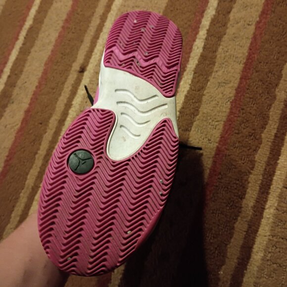 Pink/black girl Jordans 4y - Picture 3 of 5